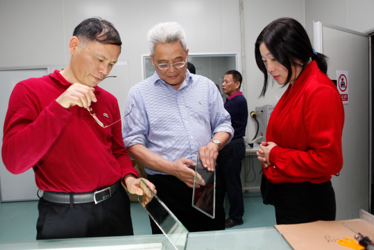 格兰特、中航三鑫、上海耀皮玻璃集团领导到访群安工厂